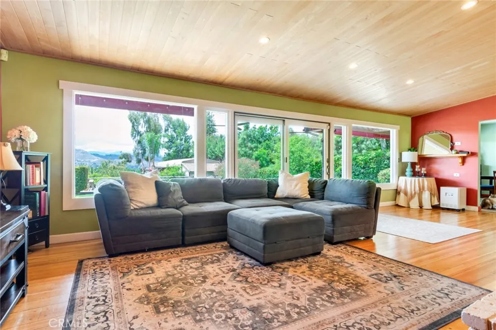 2886 Mcallister Riverside, CA 92503