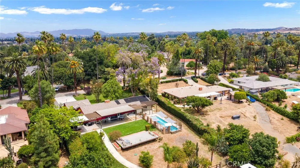 2886 Mcallister Riverside, CA 92503