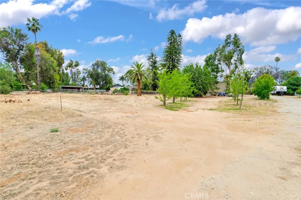 2886 Mcallister Riverside, CA 92503