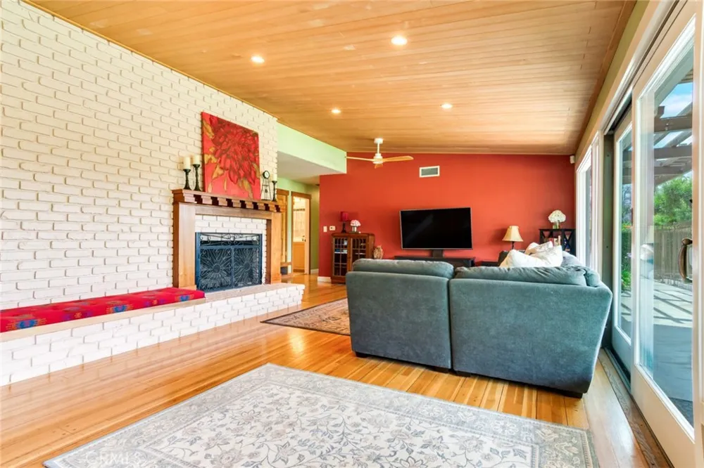 2886 Mcallister Riverside, CA 92503