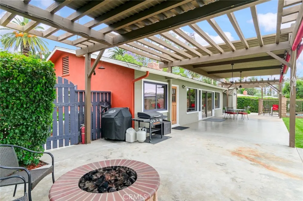 2886 Mcallister Riverside, CA 92503