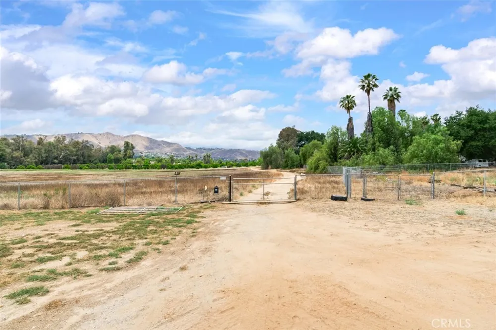 2886 Mcallister Riverside, CA 92503