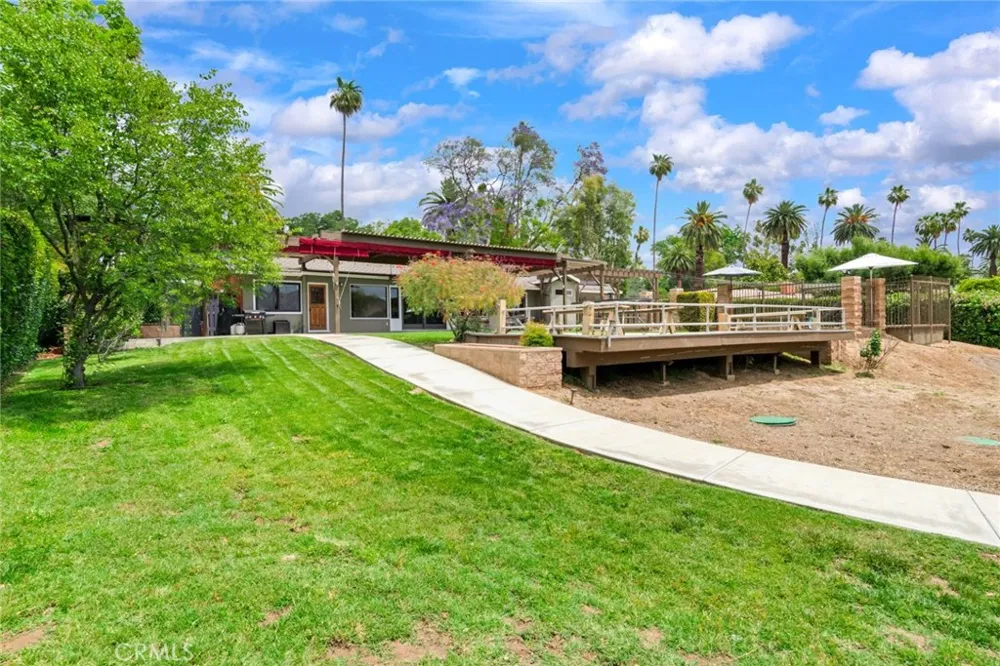 2886 Mcallister Riverside, CA 92503