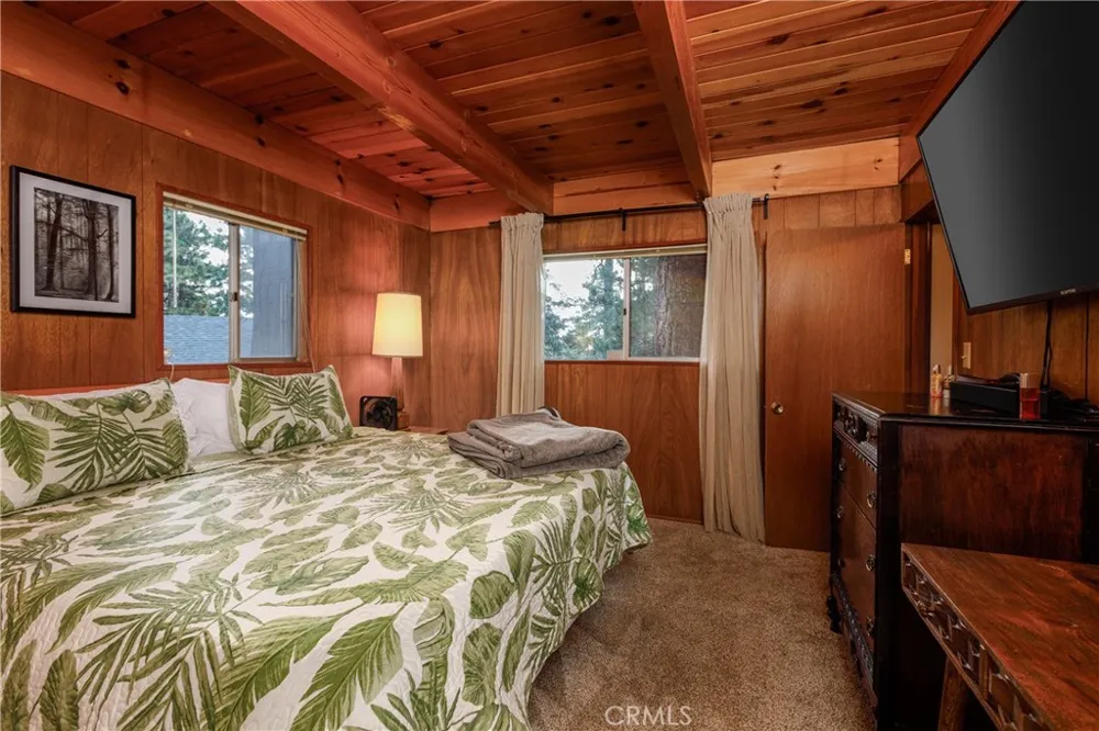 31321 Circle View Running Springs, CA 92382