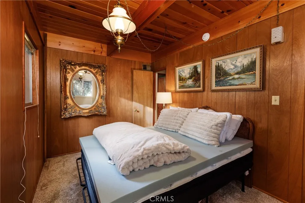 31321 Circle View Running Springs, CA 92382