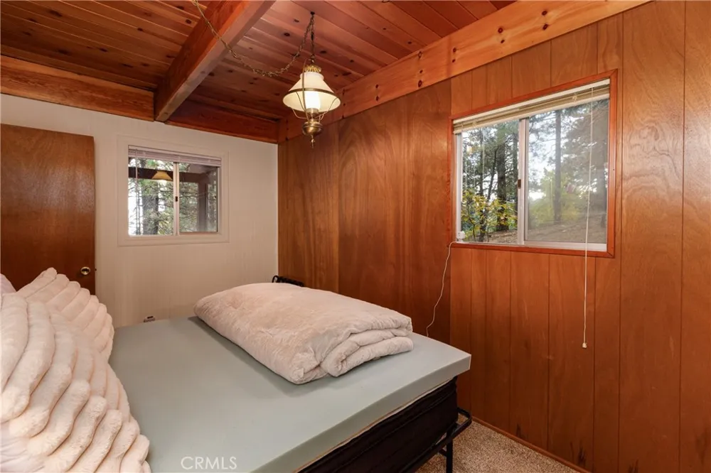 31321 Circle View Running Springs, CA 92382