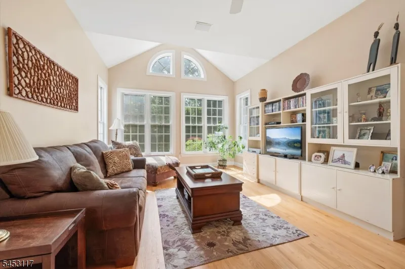 48 Ascot Dr Washington, NJ 07853