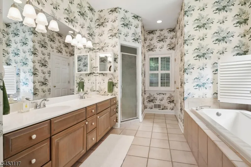 48 Ascot Dr Washington, NJ 07853