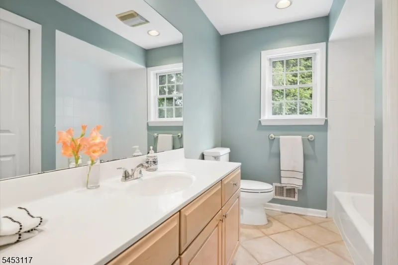 48 Ascot Dr Washington, NJ 07853