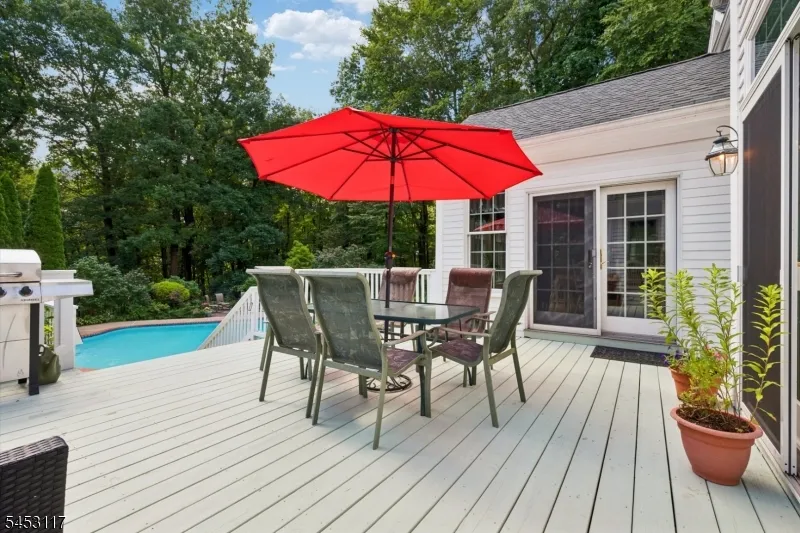 48 Ascot Dr Washington, NJ 07853