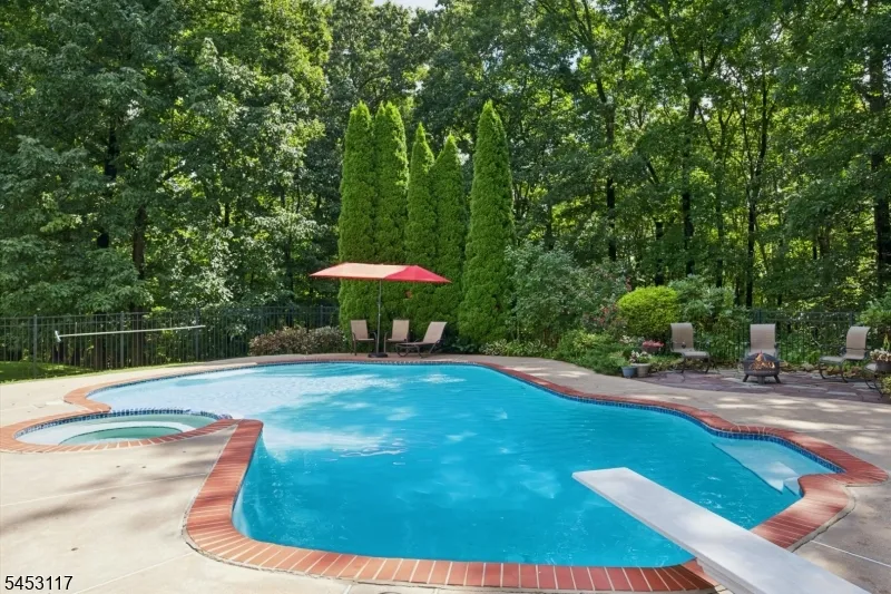 48 Ascot Dr Washington, NJ 07853
