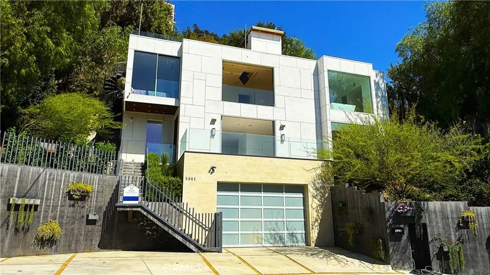 3901 Avenida Del Sol Studio City, CA 91604