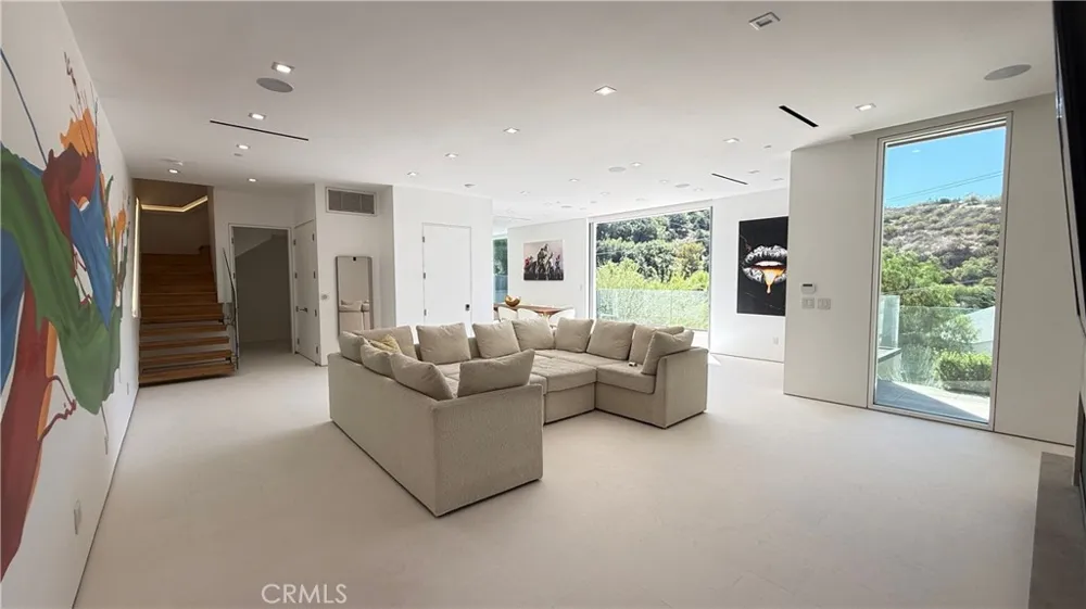 3901 Avenida Del Sol Studio City, CA 91604