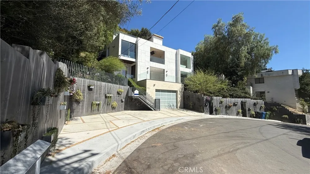 3901 Avenida Del Sol Studio City, CA 91604