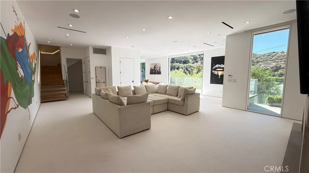 3901 Avenida Del Sol Studio City, CA 91604