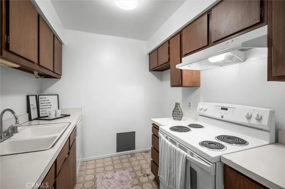 8120 Raintree Circle Culver City, CA 90230