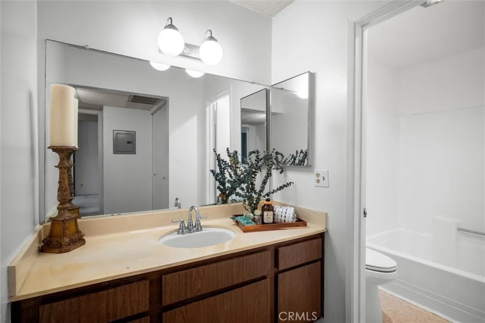 8120 Raintree Circle Culver City, CA 90230