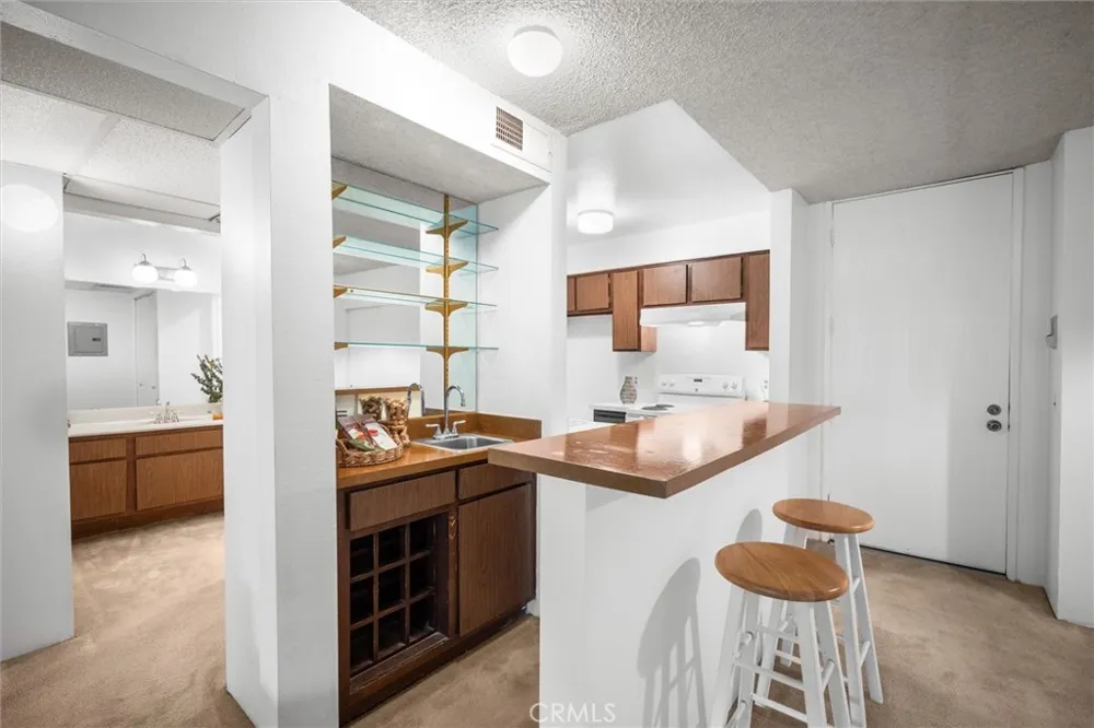 8120 Raintree Circle Culver City, CA 90230