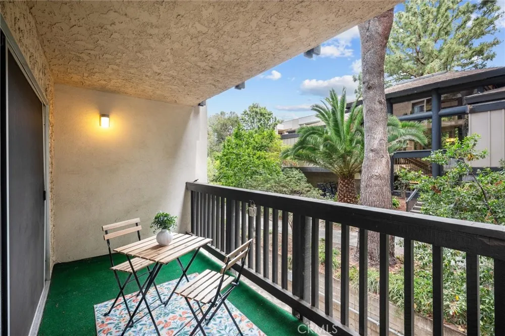 8120 Raintree Circle Culver City, CA 90230