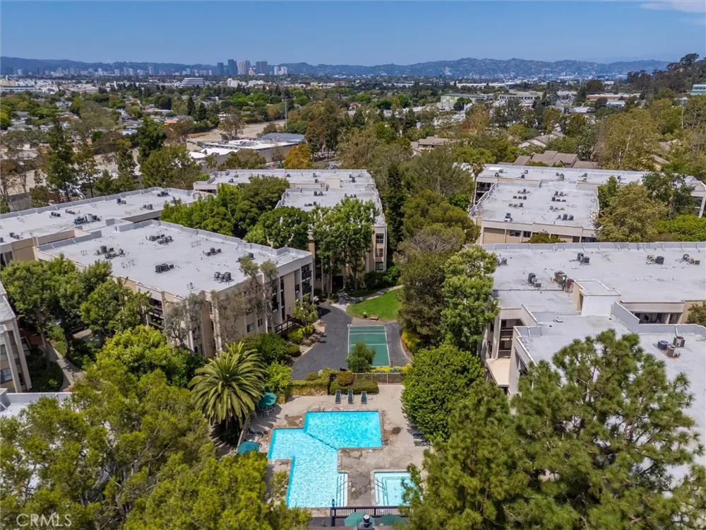 8120 Raintree Circle Culver City, CA 90230