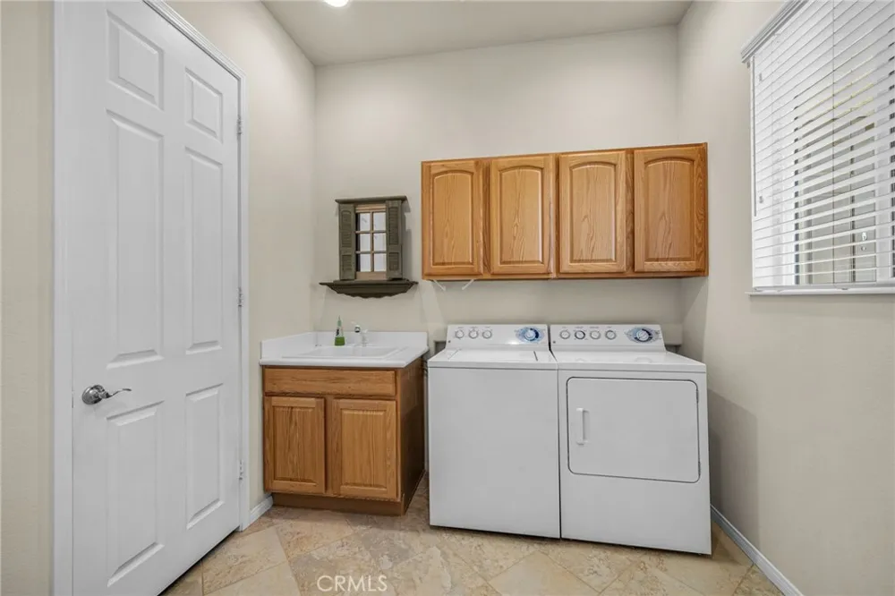 957 Avenal Beaumont, CA 92223