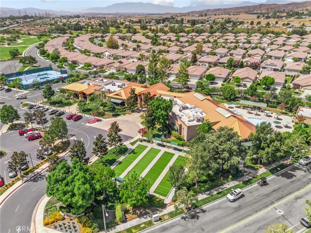 957 Avenal Beaumont, CA 92223