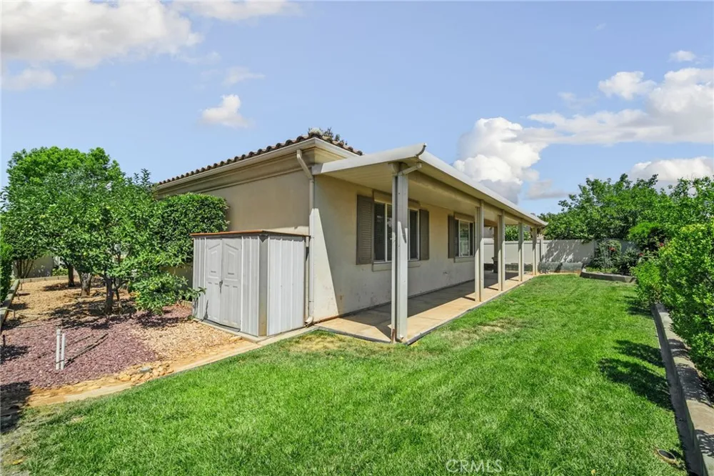 957 Avenal Beaumont, CA 92223