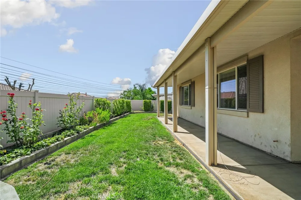 957 Avenal Beaumont, CA 92223