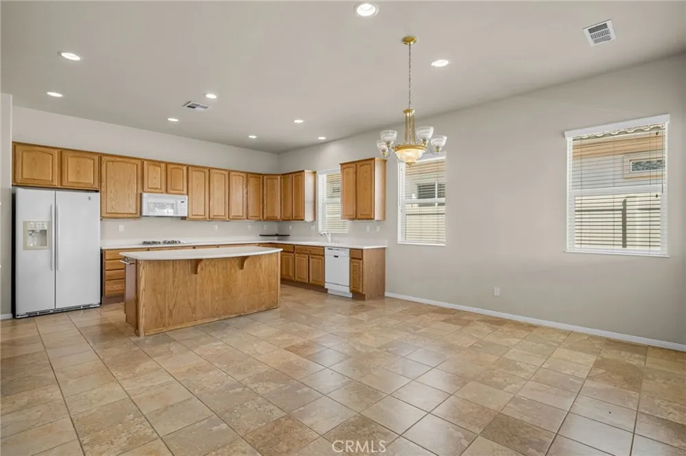 957 Avenal Beaumont, CA 92223