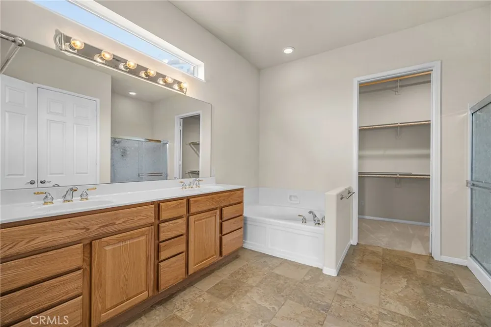 957 Avenal Beaumont, CA 92223
