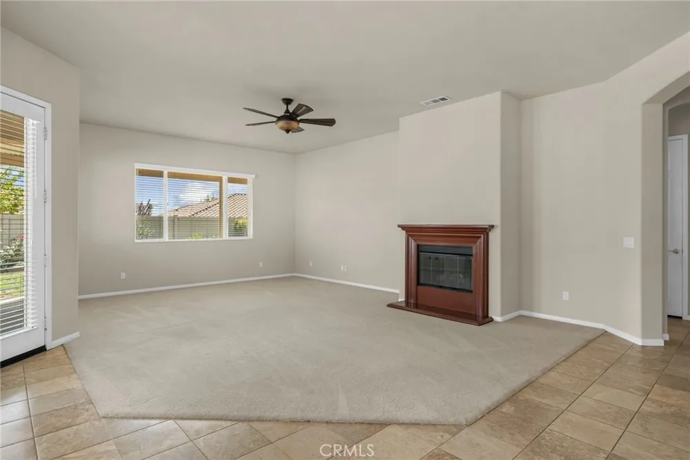 957 Avenal Beaumont, CA 92223