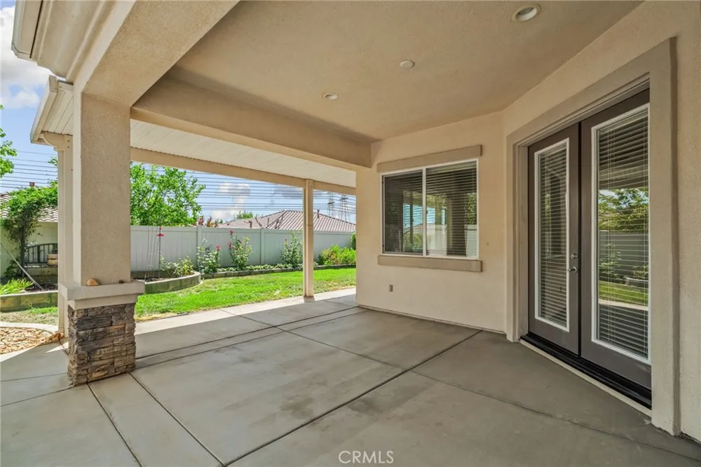957 Avenal Beaumont, CA 92223