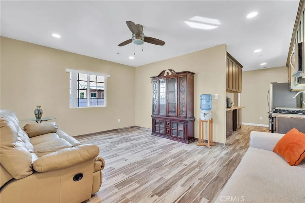 1976 Olive Long Beach, CA 90806
