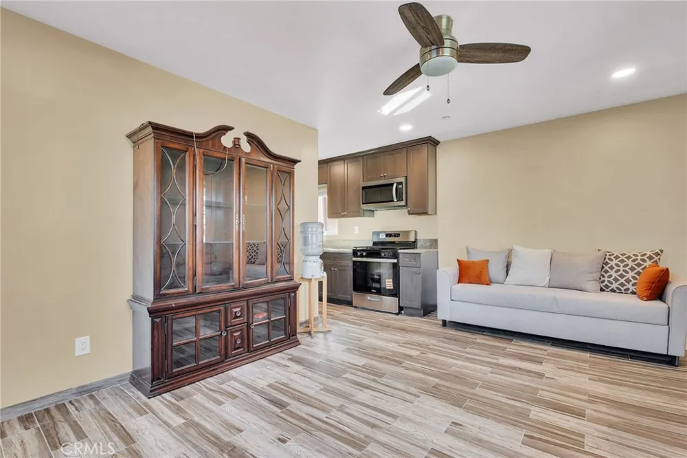 1976 Olive Long Beach, CA 90806