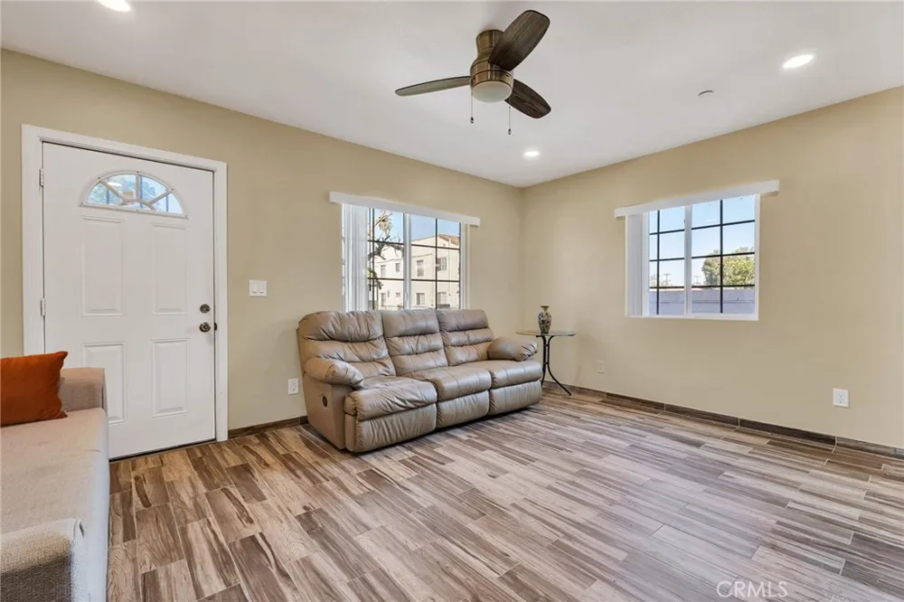 1976 Olive Long Beach, CA 90806