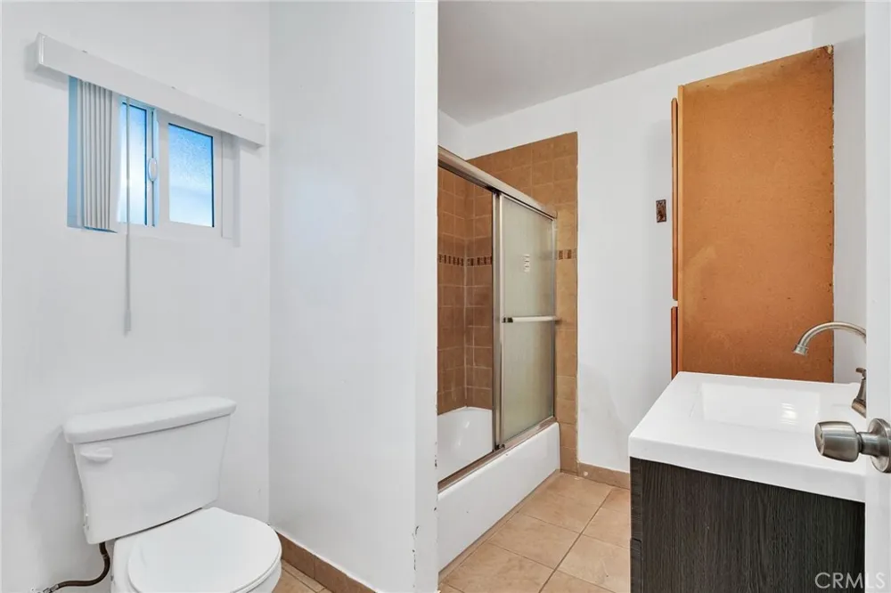 1976 Olive Long Beach, CA 90806