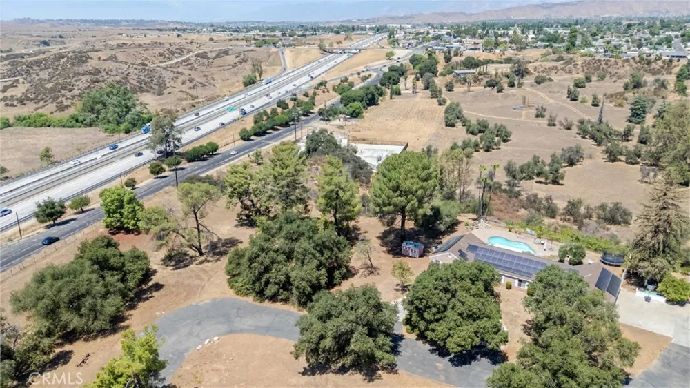 61 Redwood Calimesa, CA 92320