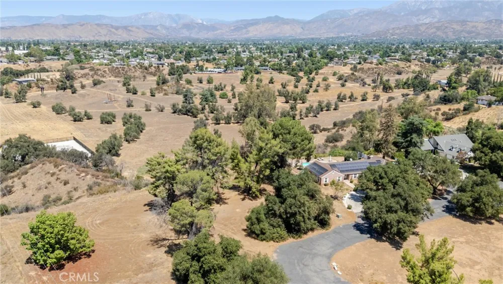 61 Redwood Calimesa, CA 92320
