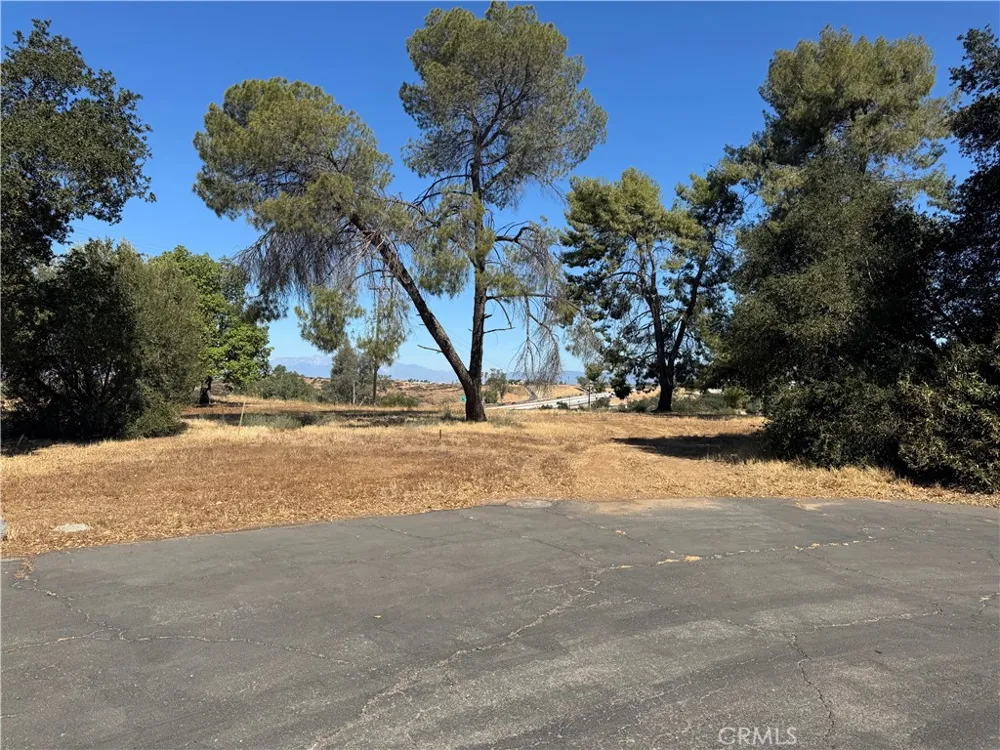 60 Redwood Calimesa, CA 92399