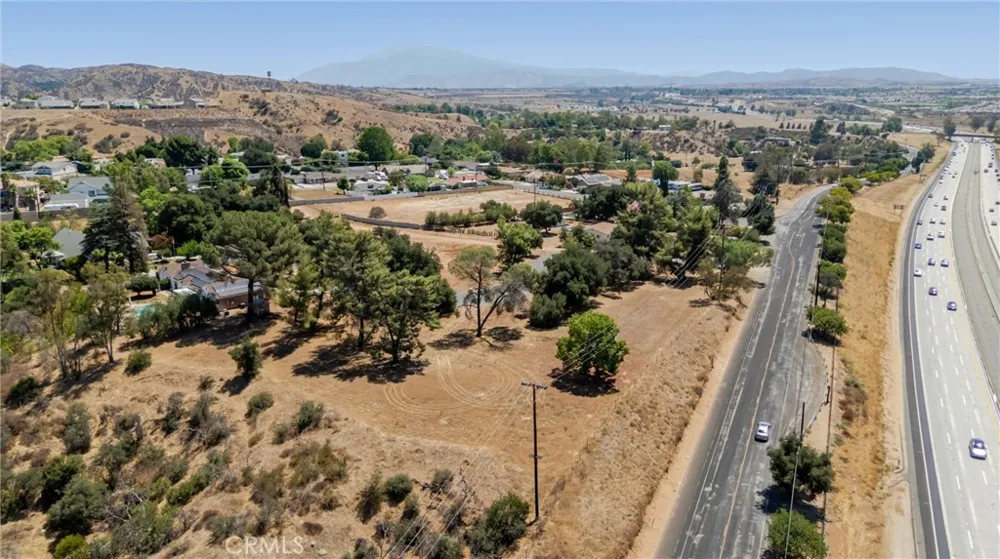 60 Redwood Calimesa, CA 92399