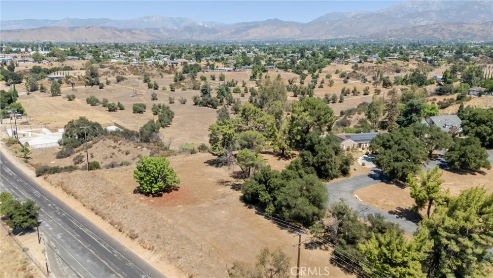 60 Redwood Calimesa, CA 92399