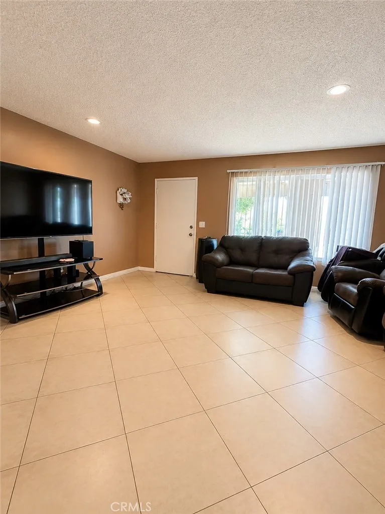 17391 Sequoia Hesperia, CA 92345