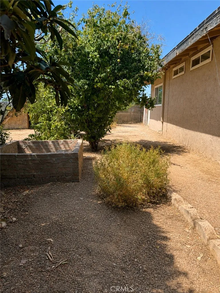17391 Sequoia Hesperia, CA 92345