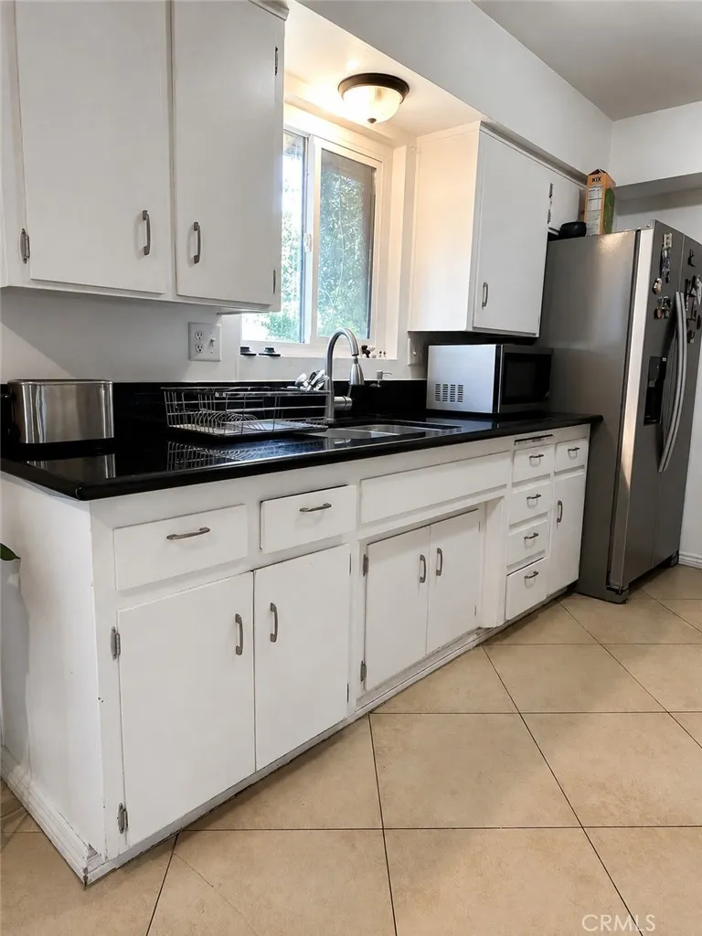 17391 Sequoia Hesperia, CA 92345