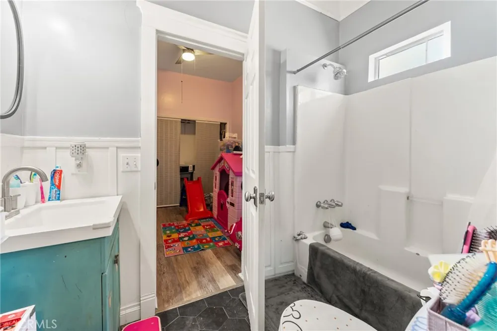 116 11th Redlands, CA 92374