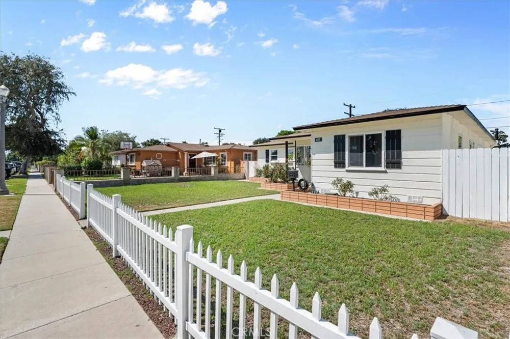 611 S Pine Anaheim, CA 92805