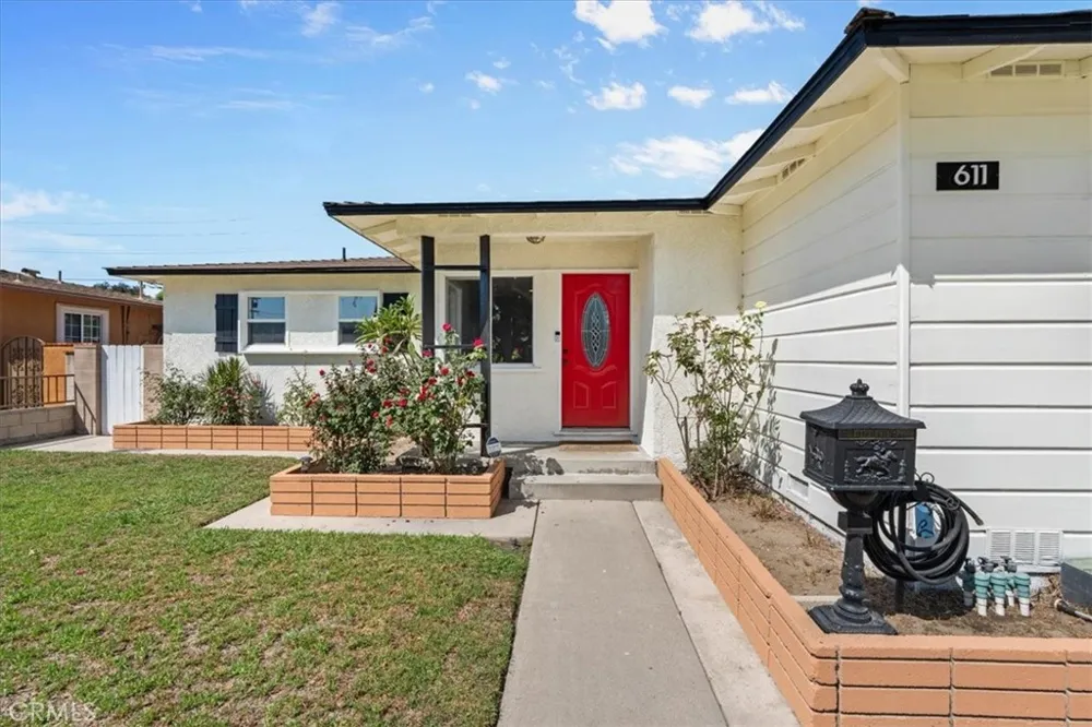 611 S Pine Anaheim, CA 92805