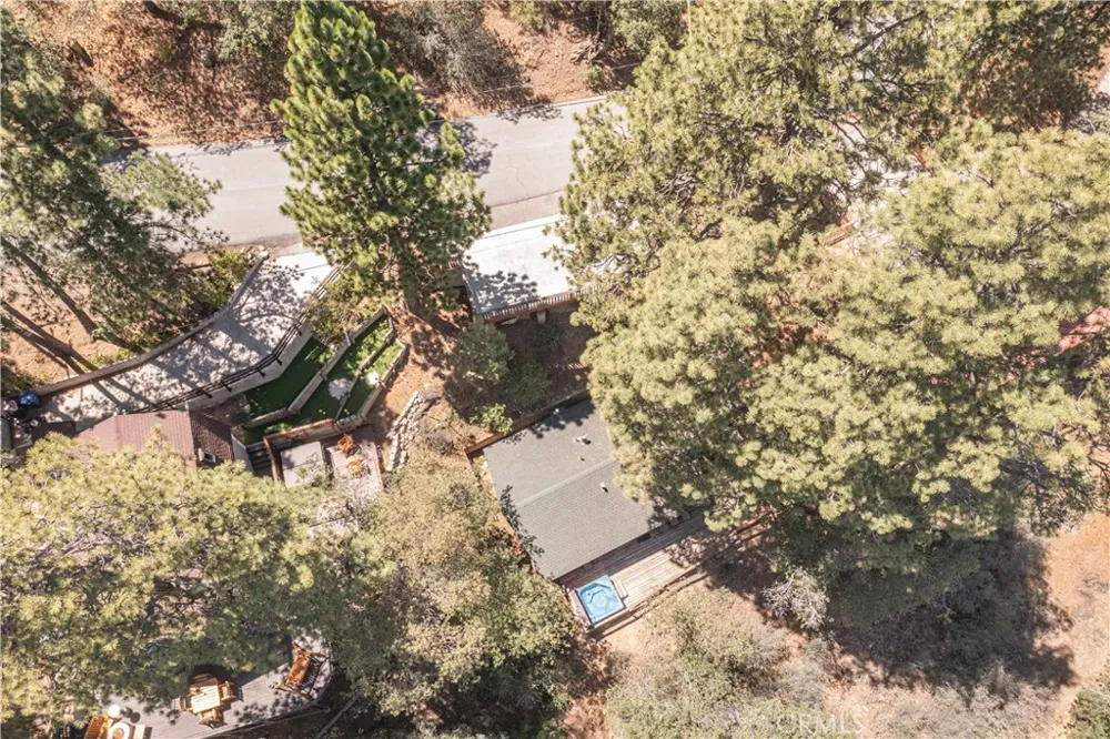 528 Villa Grove Big Bear City, CA 92314