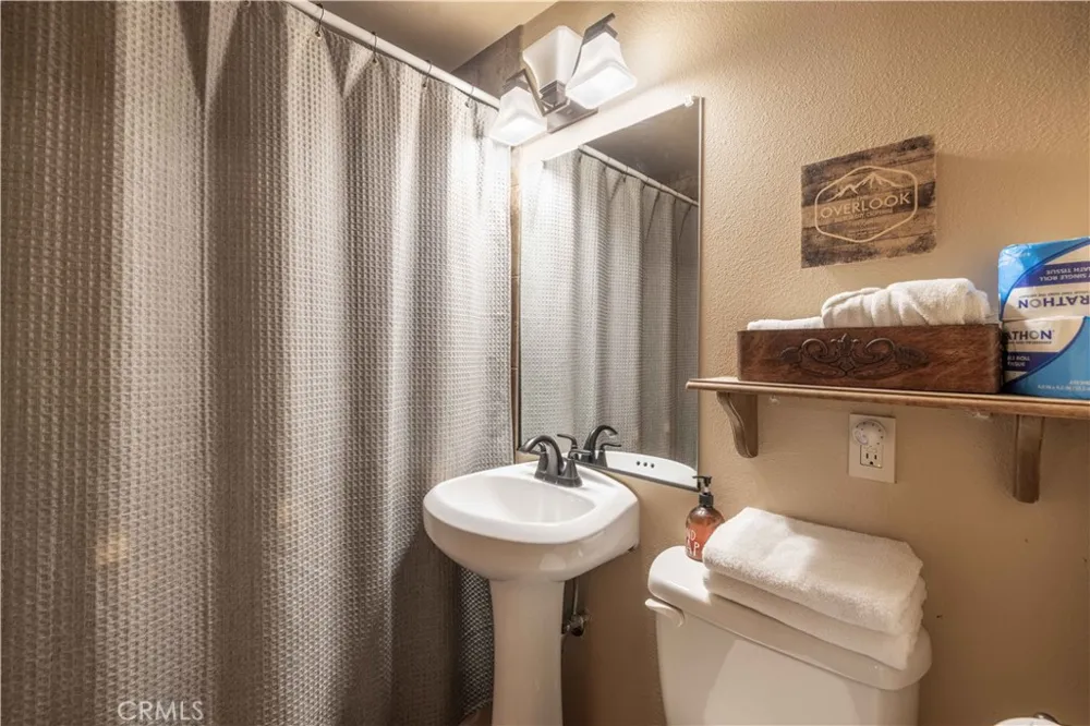 528 Villa Grove Big Bear City, CA 92314
