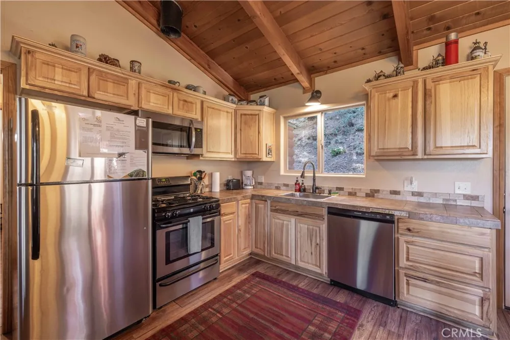 528 Villa Grove Big Bear City, CA 92314